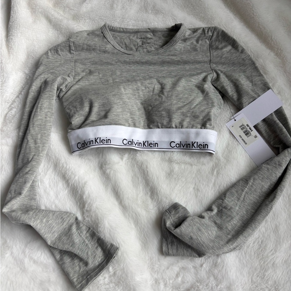 Cropped Calvin Klein Shirt